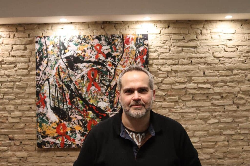 Μάριος Ατζέμης: «Το στίγμα και οι διακρίσεις σκοτώνουν»