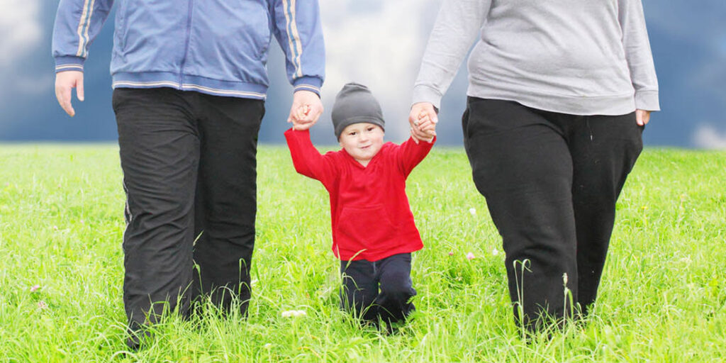 Νορβηγική έρευνα διαπιστώνει ισχυρή συσχέτιση μεταξύ παχυσαρκίας γονιών-παιδιών κατά τη μέση ηλικία
