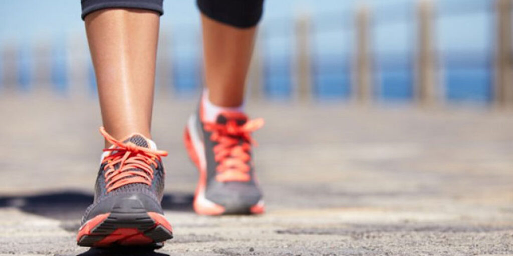 Το περπάτημα μειώνει τον κίνδυνο καρδιακής ανεπάρκειας στις ηλικιωμένες γυναίκες