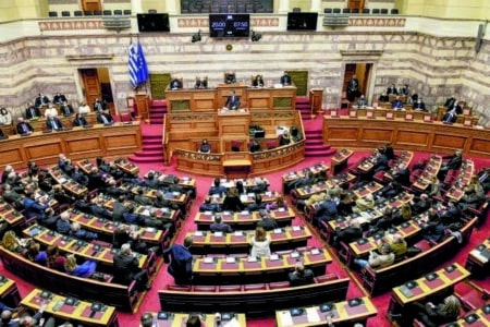 Στη Βουλή έφτασε το θέμα της ανεπάρκειας εμβολίων για την Ηπατίτιδα Α