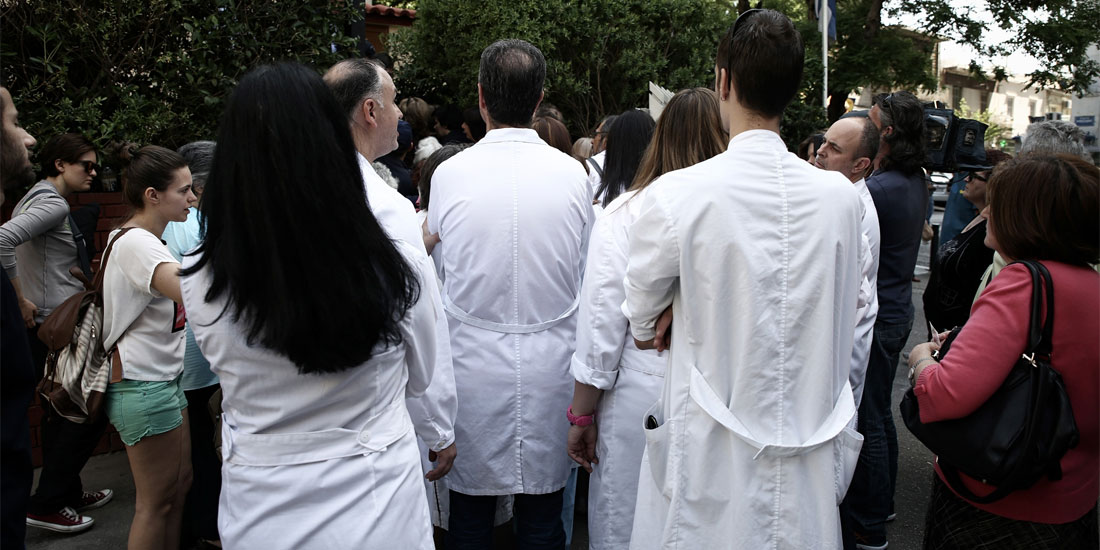 Κινητοποίηση ενάντια στην κατάργηση της αναβολής στράτευσης των ειδικευόμενων γιατρών – Συνάντηση ΙΣΑ με φοιτητές