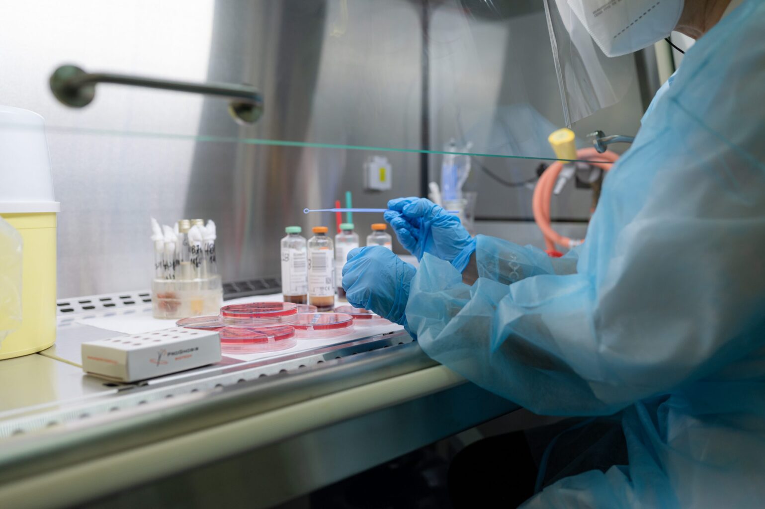 ΠΙΣ: Σε οικονομική ασφυξία οι κλινικοεργαστηριακοί γιατροί λόγω του clawback