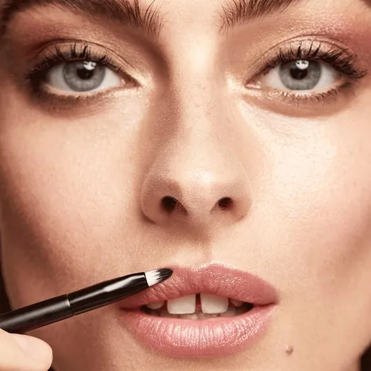 πινέλο-χείλη