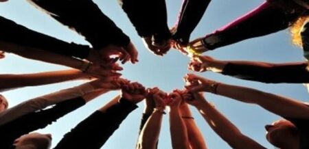 «Η Απεξάρτηση δεν μετακινείται» - Συναυλία διαμαρτυρίας του ΚΕΘΕΑ στο Σύνταγμα