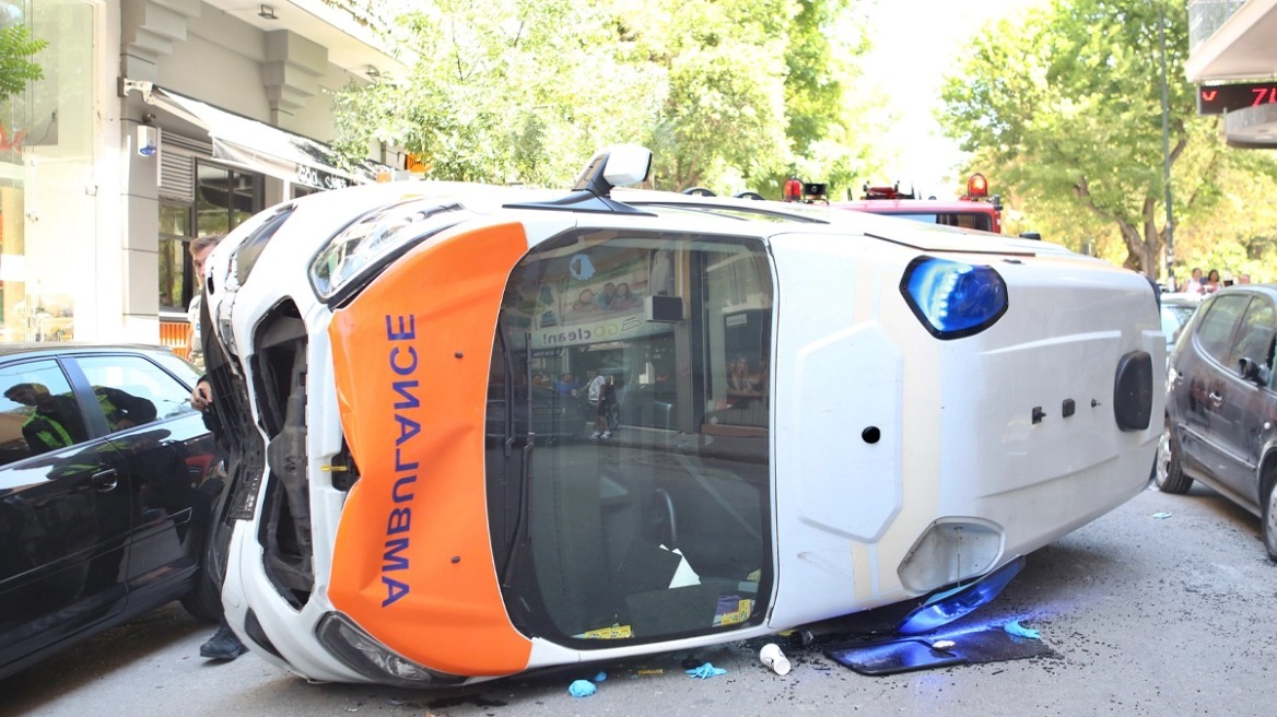 Ανατροπή ιδιωτικού ασθενοφόρου στο Γουδί – Έχασε την ζωή του 54χρονος ασθενής