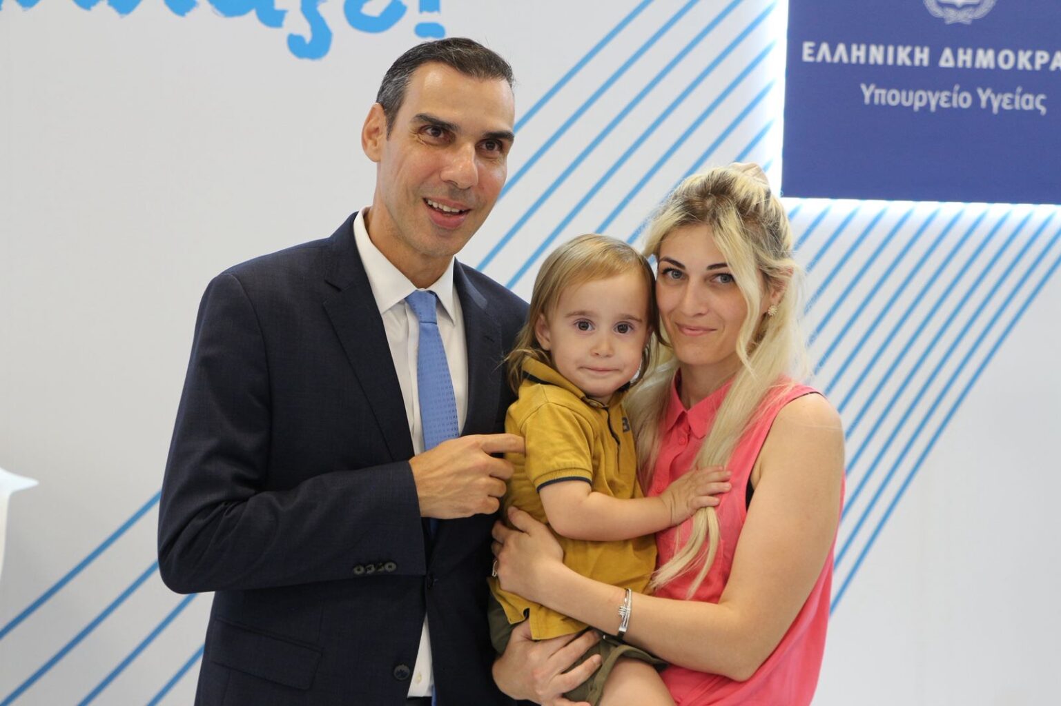 M.-Θεμιστοκλέους:-Αύξηση-10%-στις-αεροδιακομιδές-του-ΕΚΑΒ