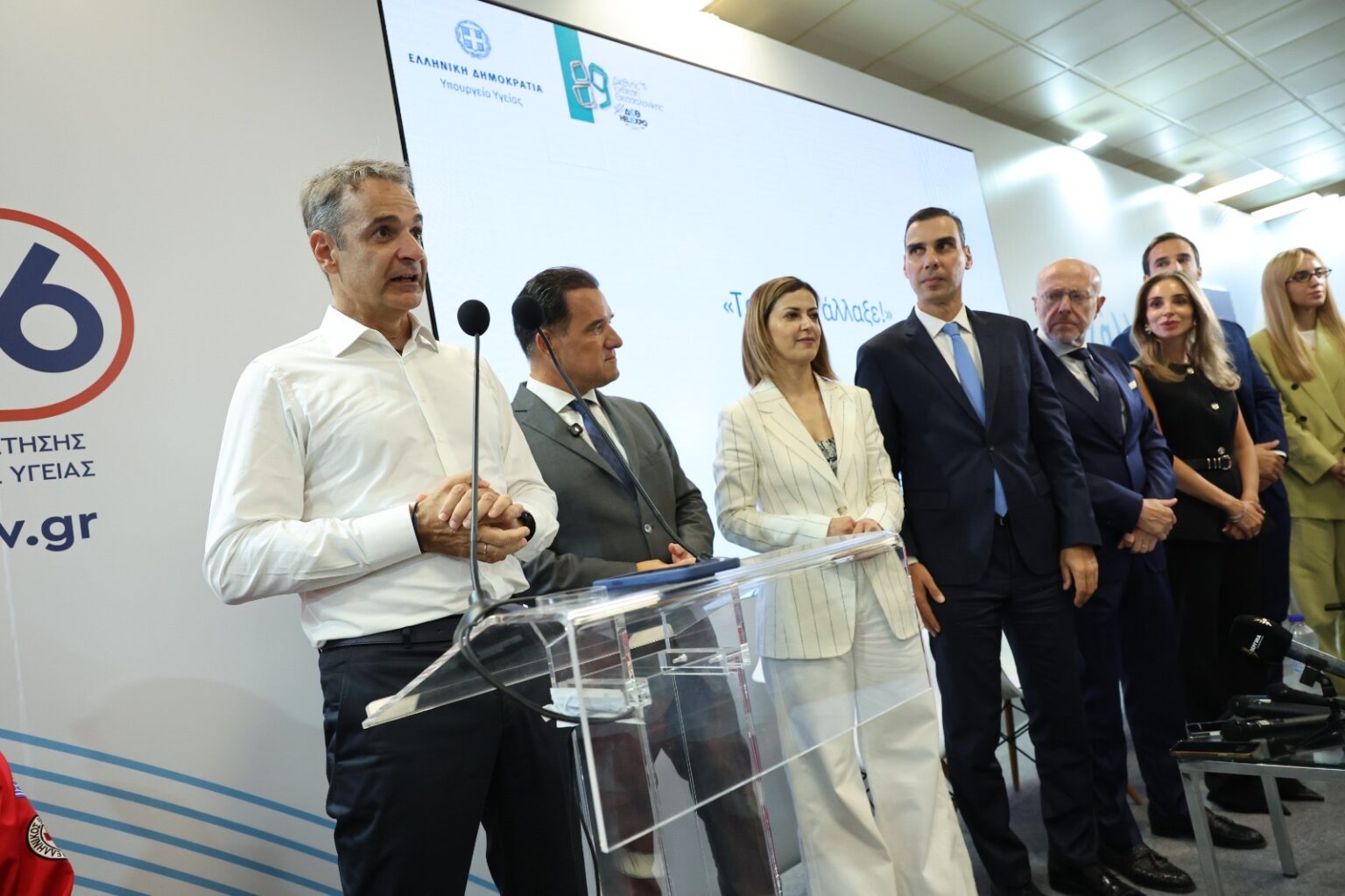 Μητσοτάκης επίσκεψη στο περίπτερο του υπ. Υγείας