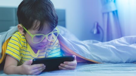 -70%-των-παιδιών-στην-Ευρώπη-εκτιμάται-ότι-θα-εμφανίσει-μυωπία-λόγω-κατάχρησης-οθονών