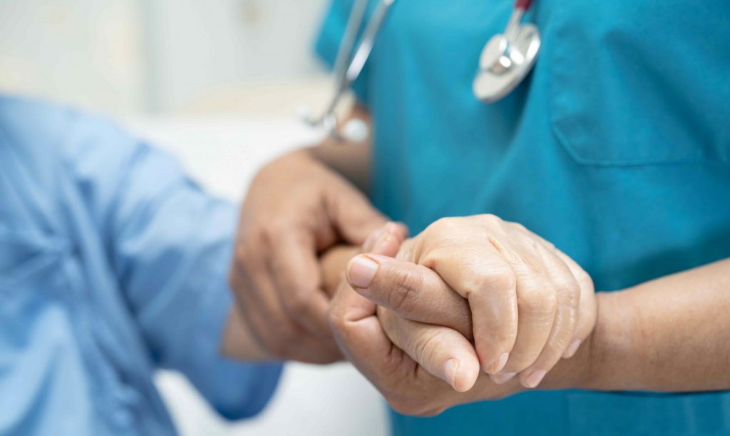 Δημοσκόπηση Marc: Το 42,6% ζητά από την κυβέρνηση να εστιάσει στην Υγεία και την Περίθαλψη