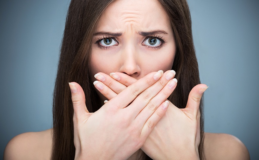 Στοματική υγεία: Η ντροπή για τα δόντια εμποδίζει συχνά την επίσκεψη στον οδοντίατρο dontia-ntropi-